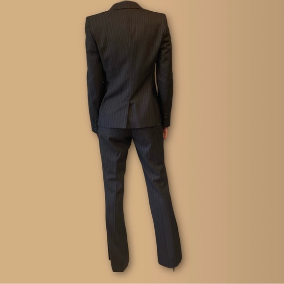 GUCCI Women’s Classic Tailored Brown PinStrip 2 PC Pant Suit 40 / 4, Small - Picture 2 of 16